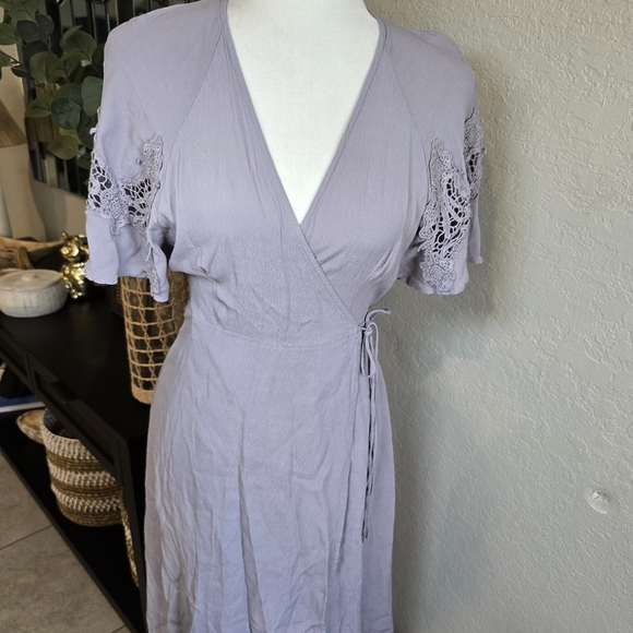 Anthropologie Astr Women’s Lavender Flutter Sleeve Crochet Dress Size S - Picture 2 of 9